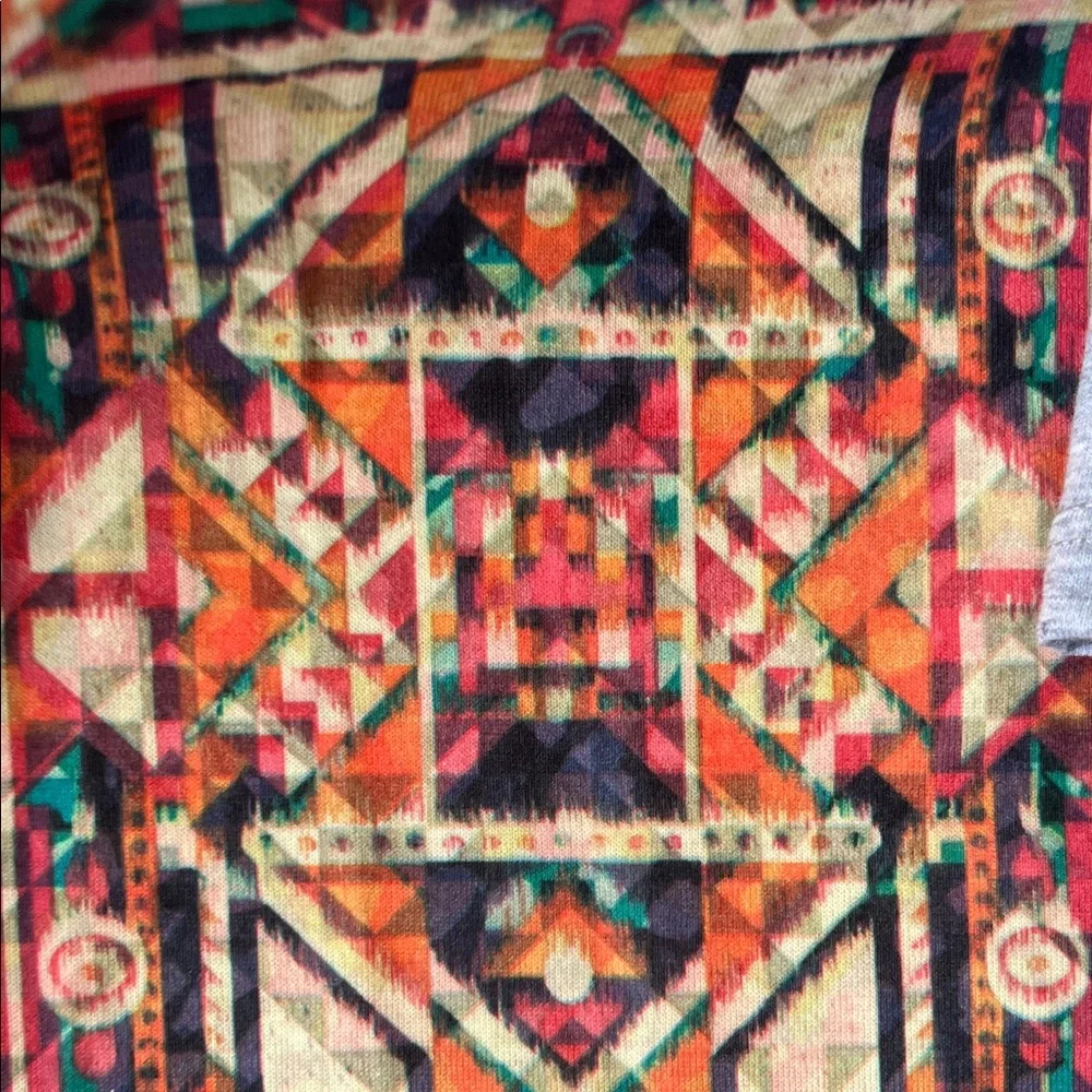 LuLaRoe Randy Tee - Picture 4 of 6